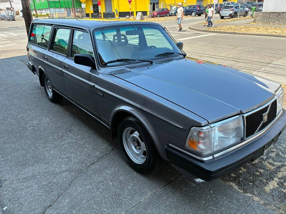 1988 Volvo 245 - Image 5 of 24