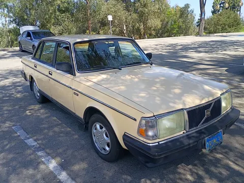 1986 Volvo 240 DL Sedan