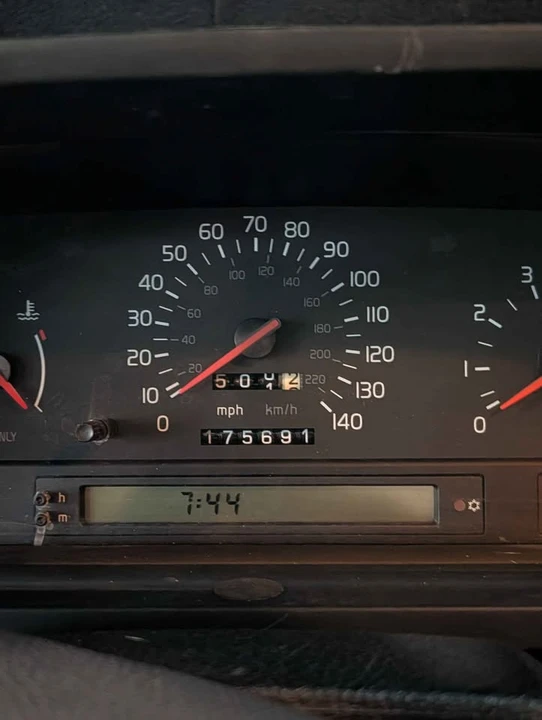 Volvo 850 R - Image 5 of 10