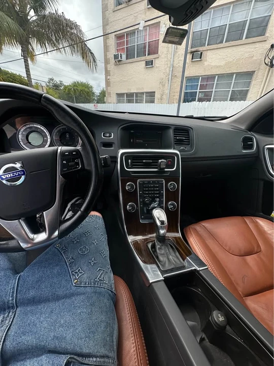 Volvo S60 - Image 2 of 10