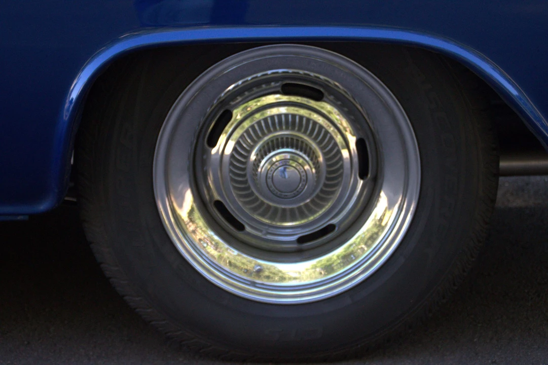 1965 Chevrolet Suburban 5th Gen - Image 25 of 31