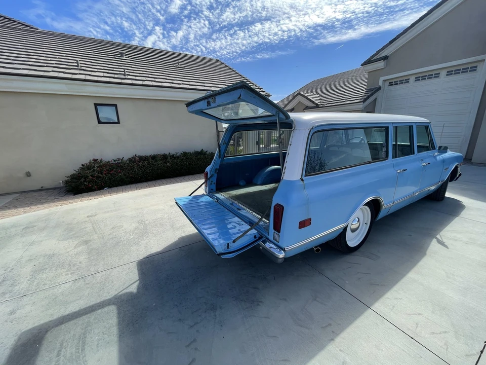 1968 GMC Suburban 6th Gen - Image 11 of 31