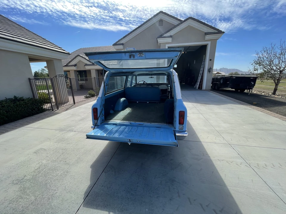 1968 GMC Suburban 6th Gen - Image 12 of 31