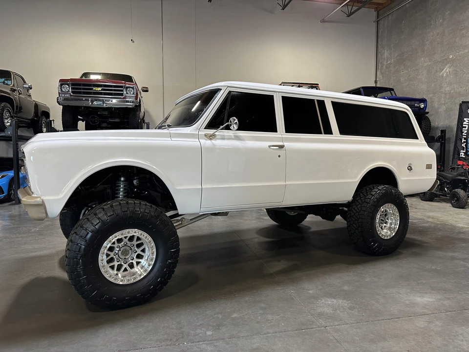 1969 Chevrolet Suburban 6th Gen - Image 5 of 31