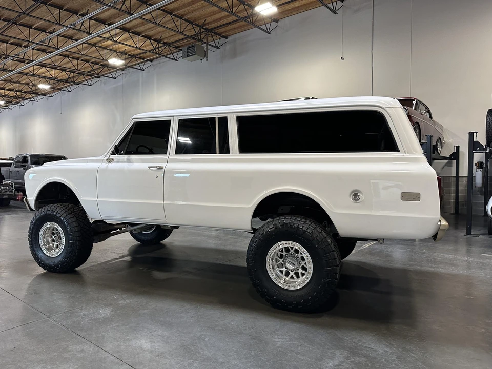 1969 Chevrolet Suburban 6th Gen - Image 8 of 31