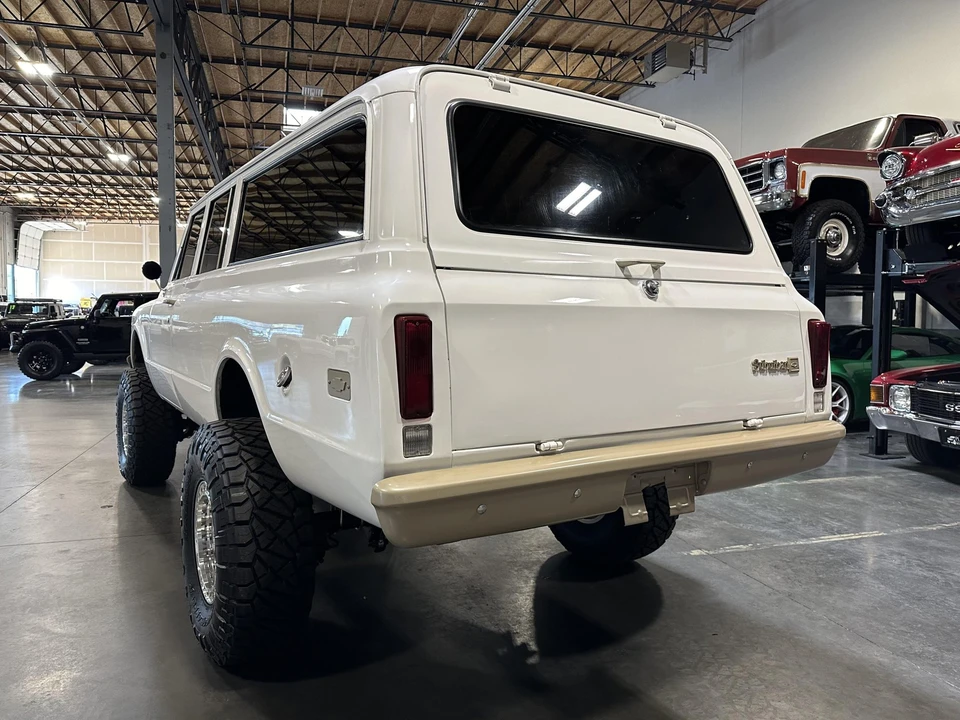 1969 Chevrolet Suburban 6th Gen - Image 12 of 31