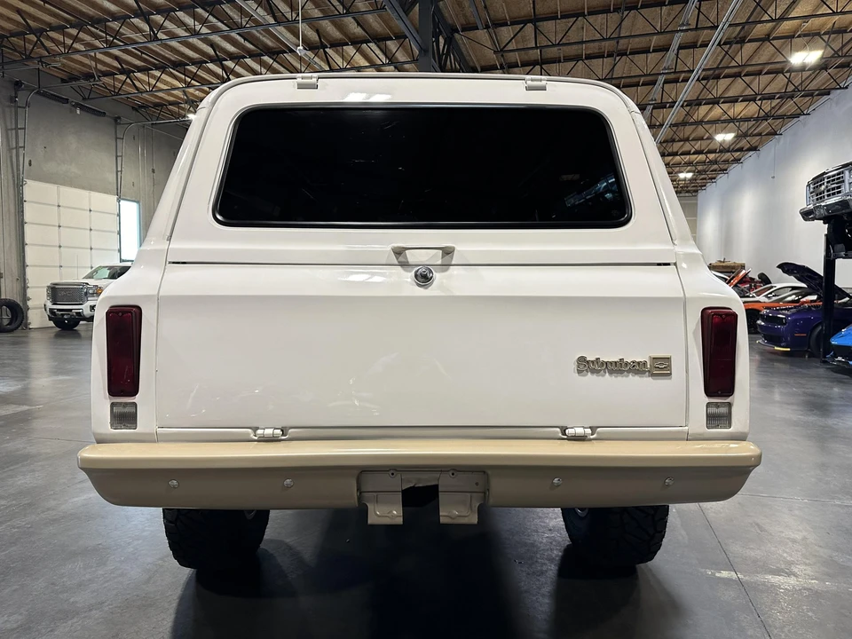 1969 Chevrolet Suburban 6th Gen - Image 14 of 31
