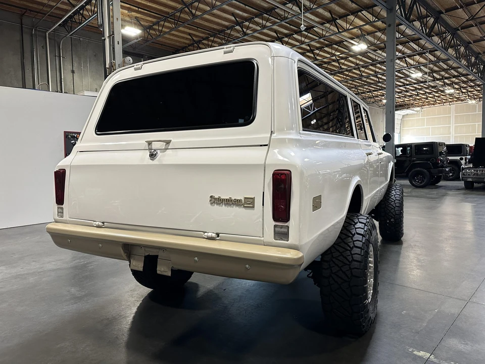 1969 Chevrolet Suburban 6th Gen - Image 15 of 31