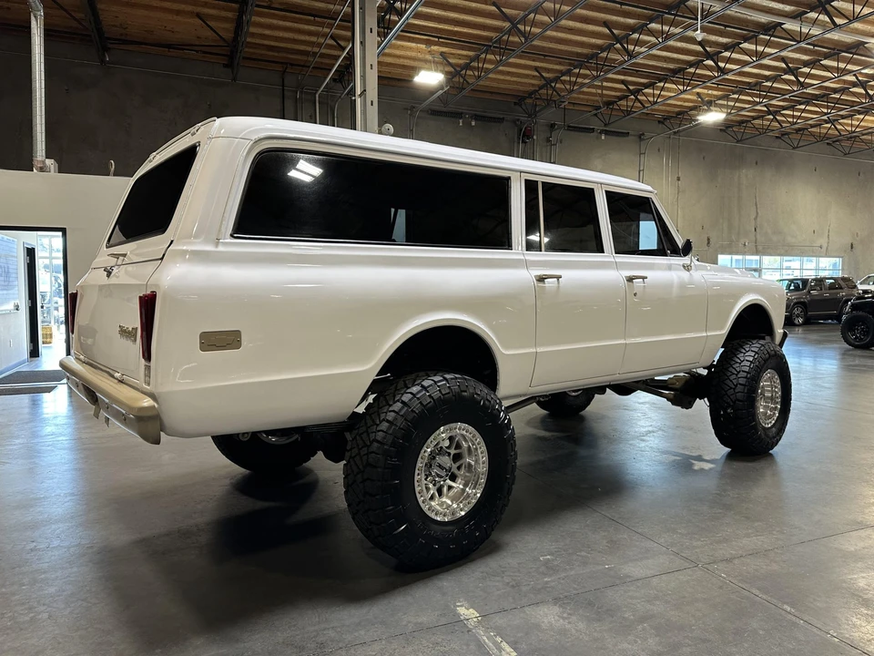 1969 Chevrolet Suburban 6th Gen - Image 18 of 31