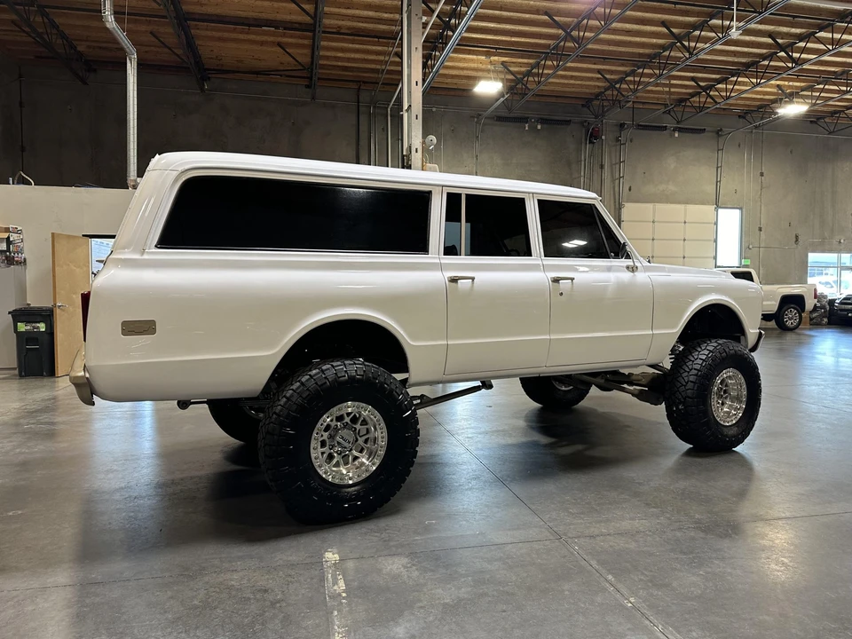 1969 Chevrolet Suburban 6th Gen - Image 19 of 31