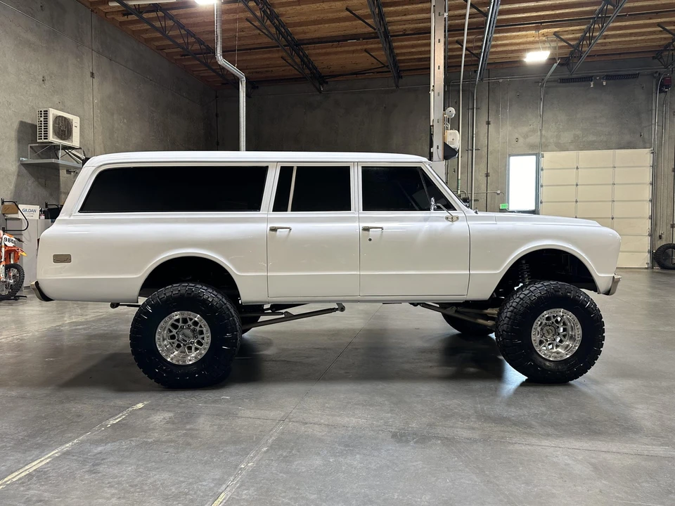 1969 Chevrolet Suburban 6th Gen - Image 20 of 31