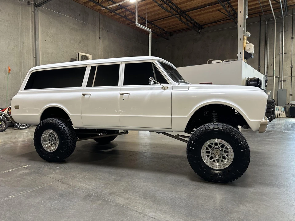1969 Chevrolet Suburban 6th Gen - Image 21 of 31