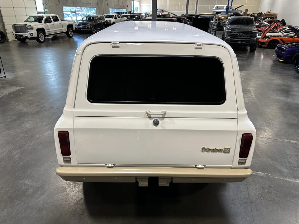 1969 Chevrolet Suburban 6th Gen - Image 13 of 31
