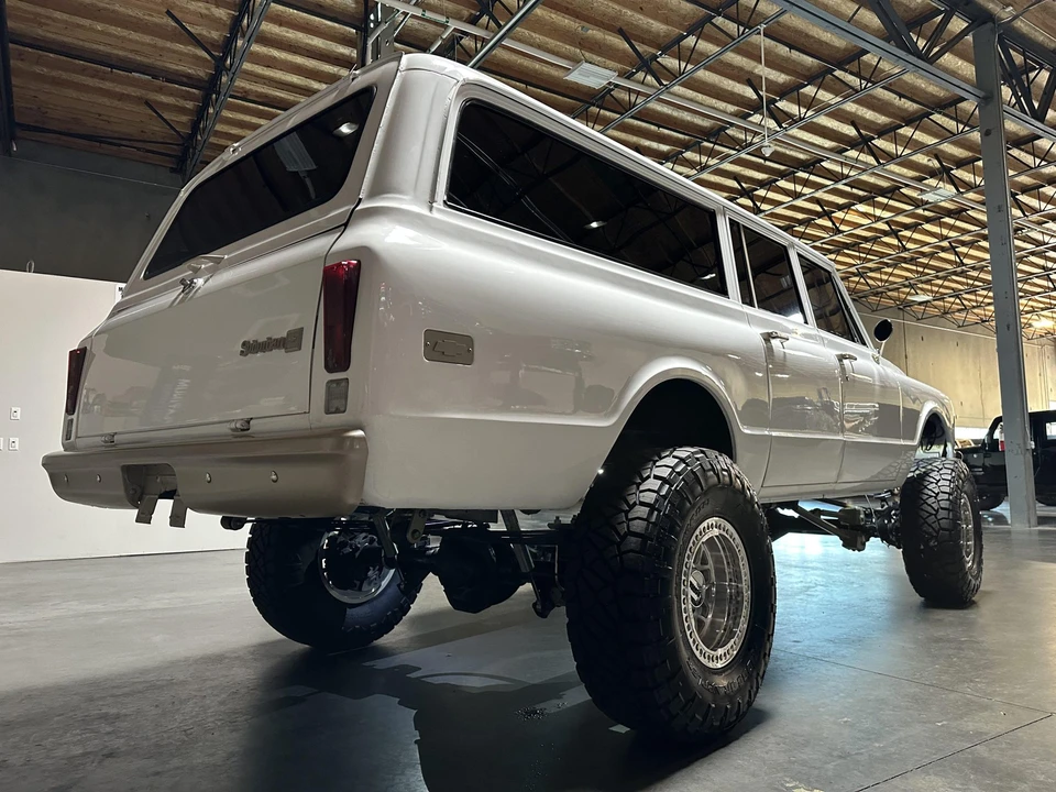 1969 Chevrolet Suburban 6th Gen - Image 17 of 31