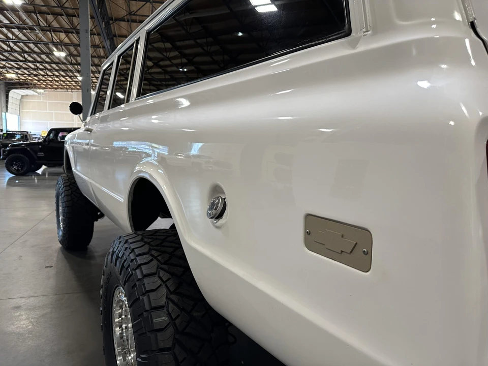 1969 Chevrolet Suburban 6th Gen - Image 27 of 31