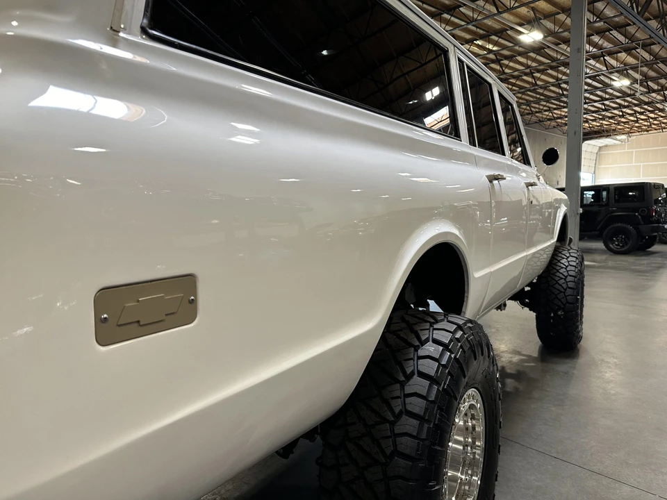 1969 Chevrolet Suburban 6th Gen - Image 28 of 31