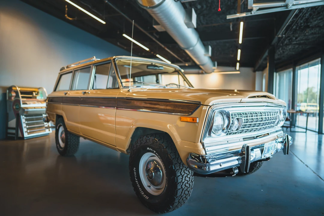 1976 Jeep SJ Wagoneer - Image 13 of 31
