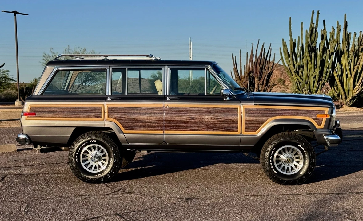 1987 Jeep SJ Grand Wagoneer - Image 14 of 31