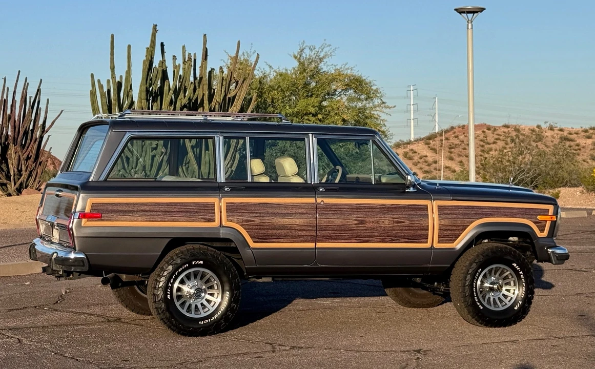1987 Jeep SJ Grand Wagoneer - Image 13 of 31