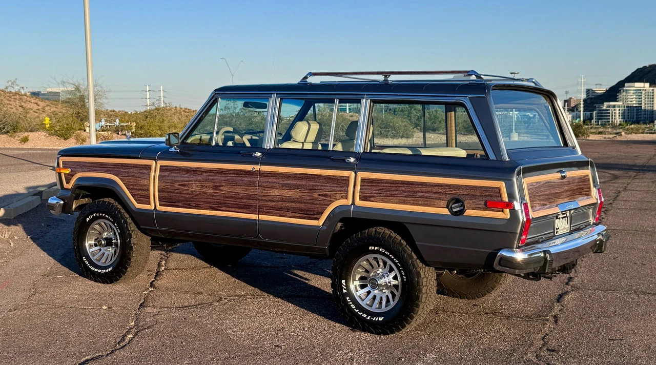 1987 Jeep SJ Grand Wagoneer - Image 9 of 31
