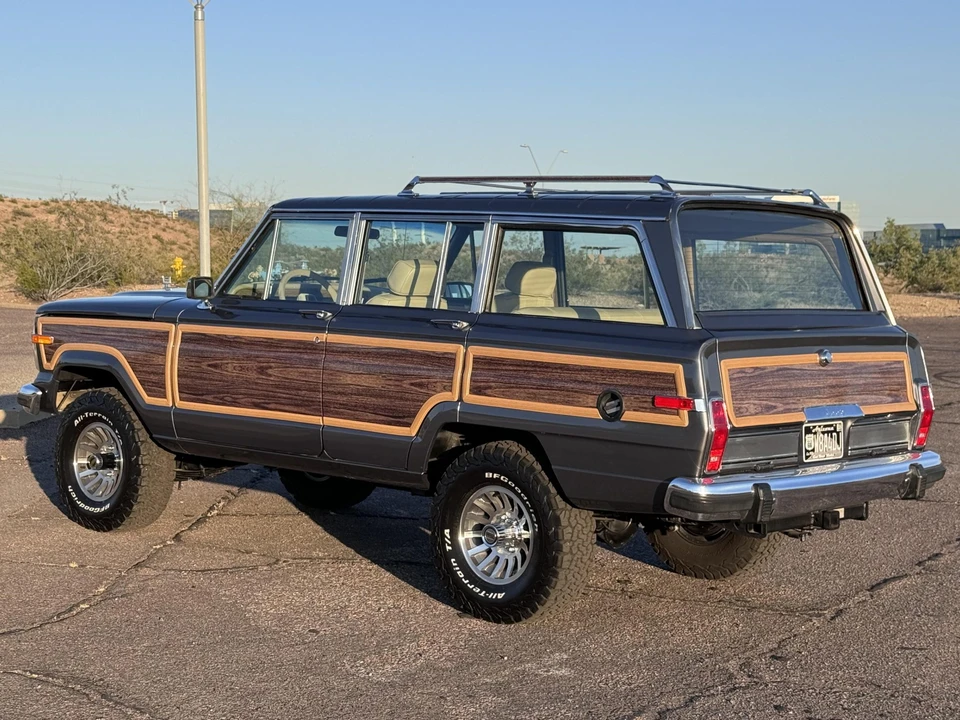 1987 Jeep SJ Grand Wagoneer - Image 8 of 31