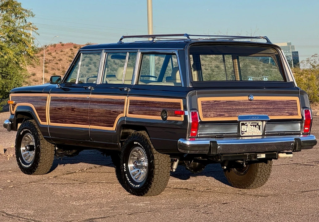 1987 Jeep SJ Grand Wagoneer - Image 10 of 31