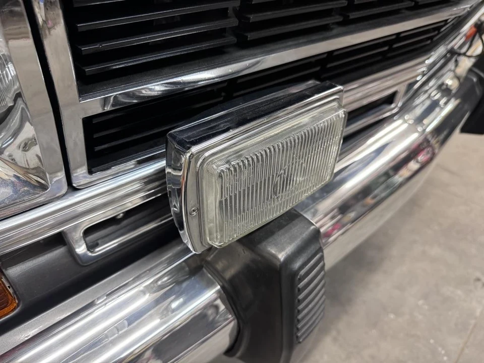 1987 Jeep SJ Grand Wagoneer - Image 20 of 31