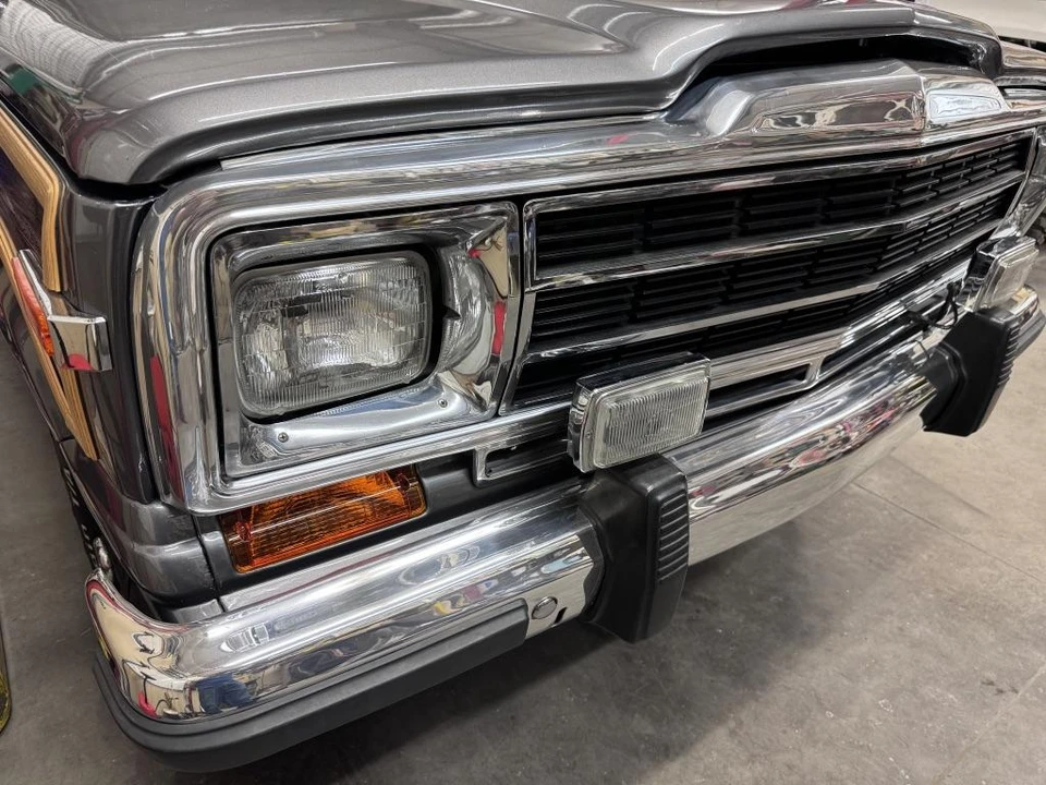 1987 Jeep SJ Grand Wagoneer - Image 18 of 31