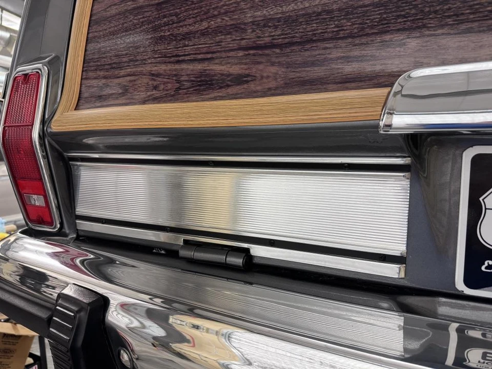 1987 Jeep SJ Grand Wagoneer - Image 28 of 31