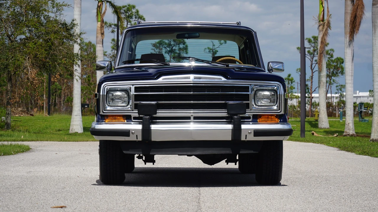 1987 Jeep SJ Grand Wagoneer - Image 8 of 31