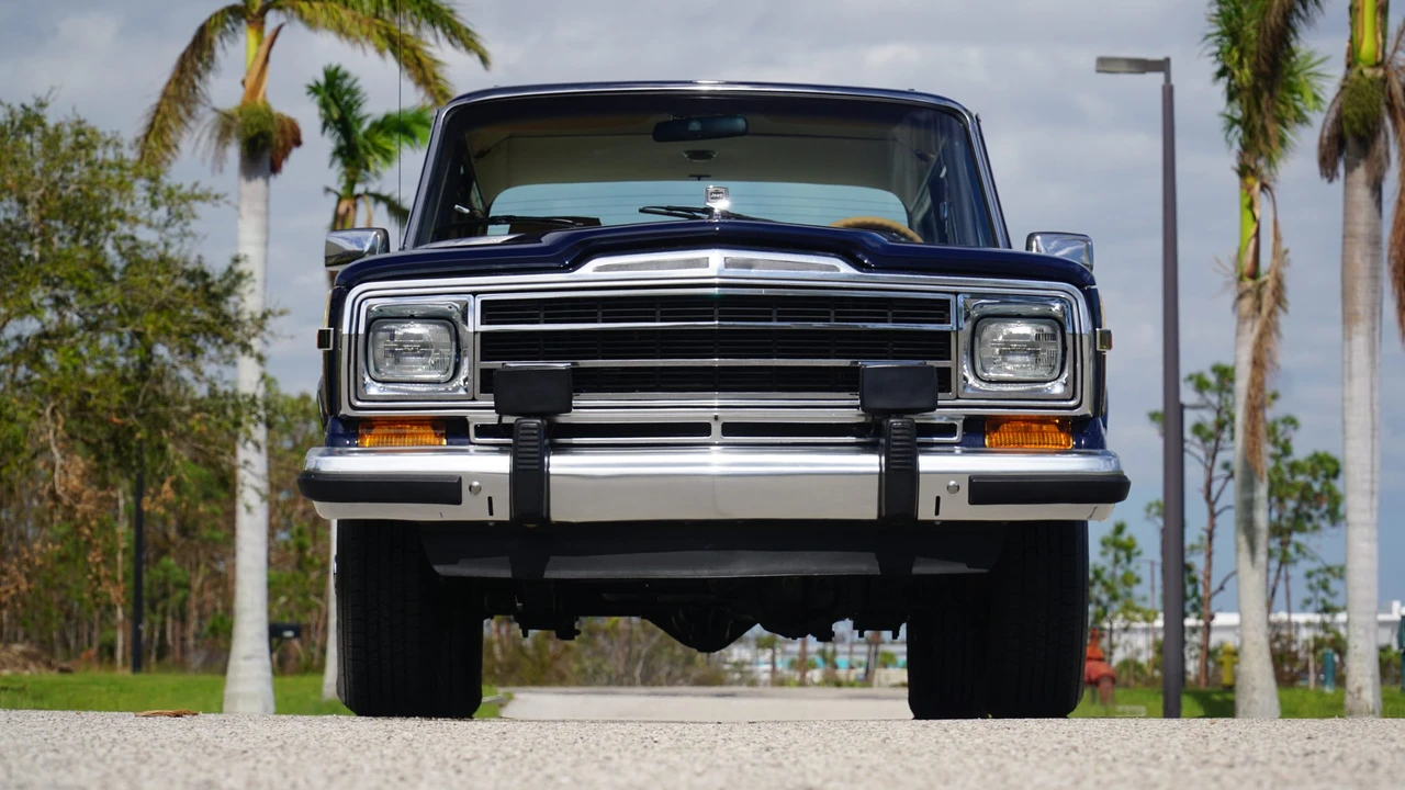 1987 Jeep SJ Grand Wagoneer - Image 9 of 31