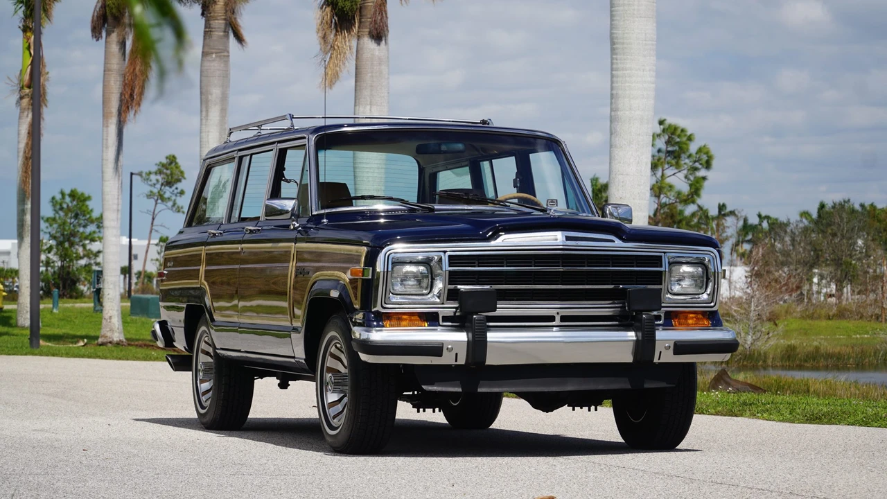 1987 Jeep SJ Grand Wagoneer - Image 13 of 31