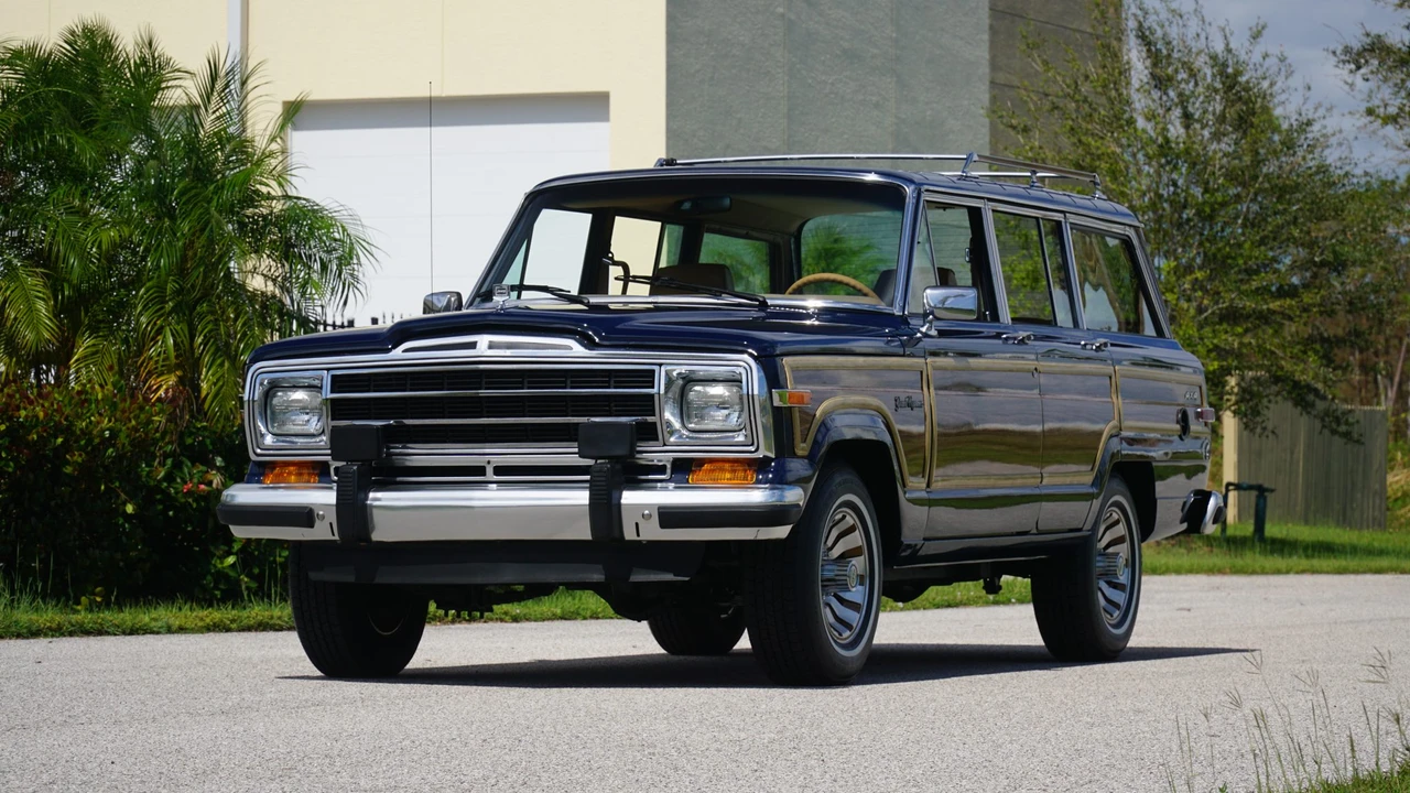 1987 Jeep SJ Grand Wagoneer - Image 6 of 31