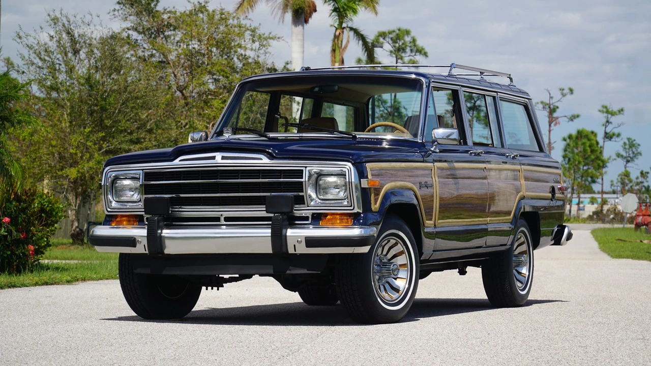 1987 Jeep SJ Grand Wagoneer - Image 5 of 31