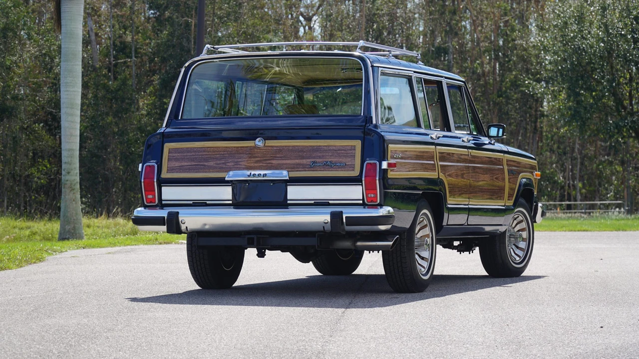 1987 Jeep SJ Grand Wagoneer - Image 19 of 31
