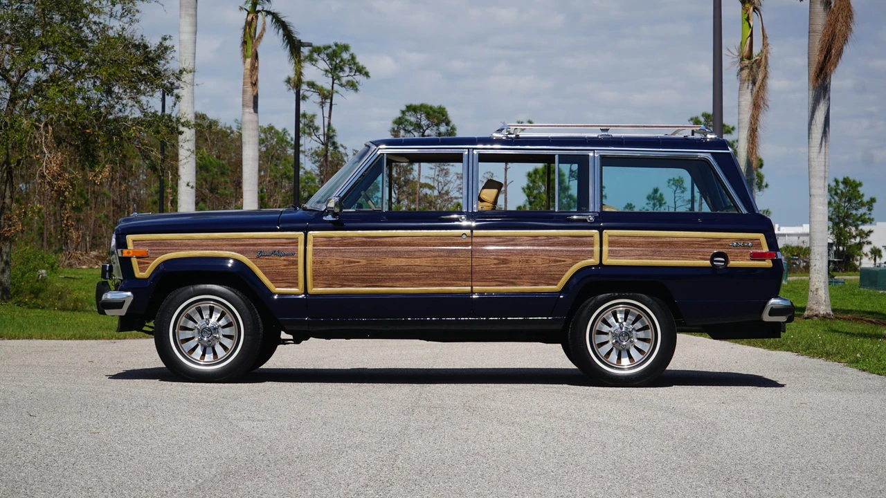 1987 Jeep SJ Grand Wagoneer - Image 29 of 31
