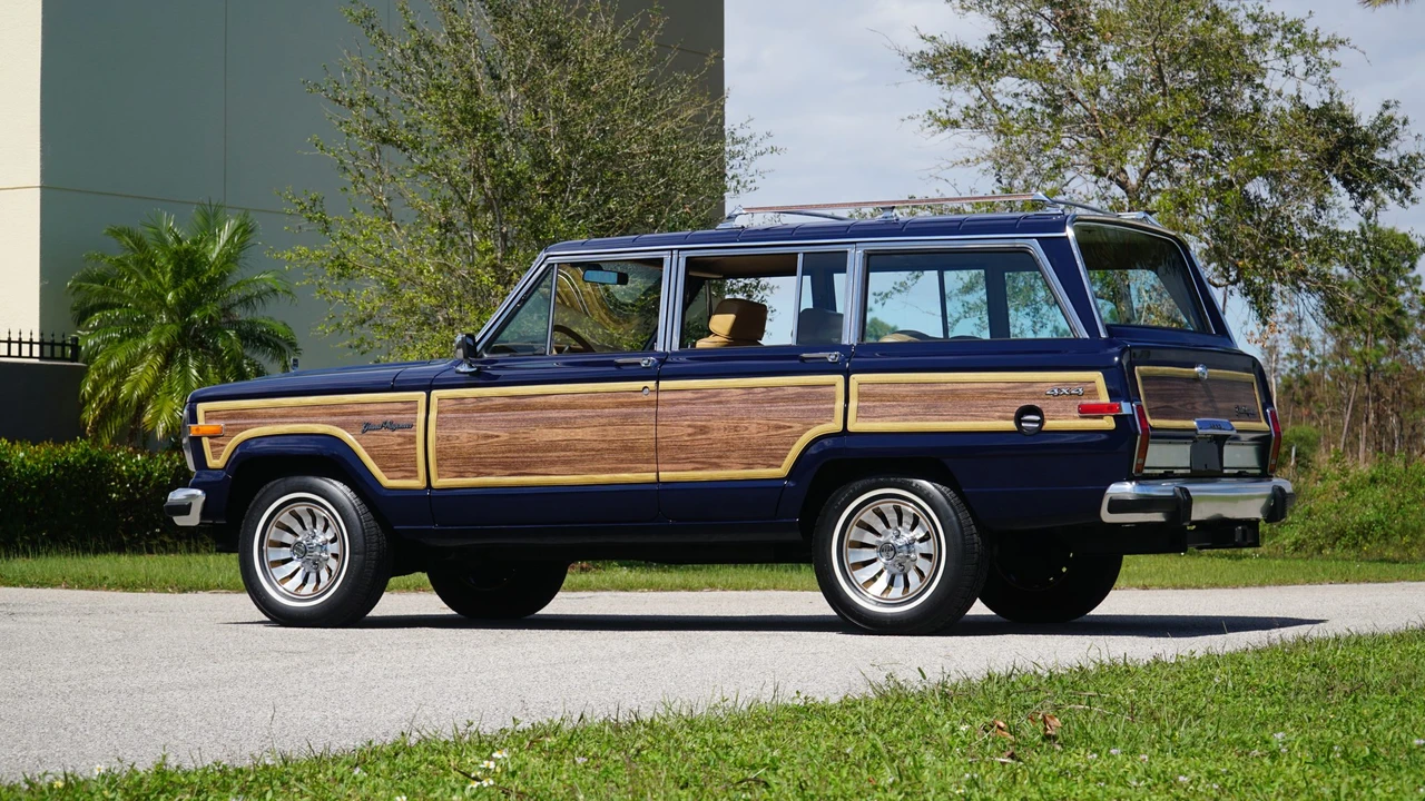 1987 Jeep SJ Grand Wagoneer - Image 28 of 31