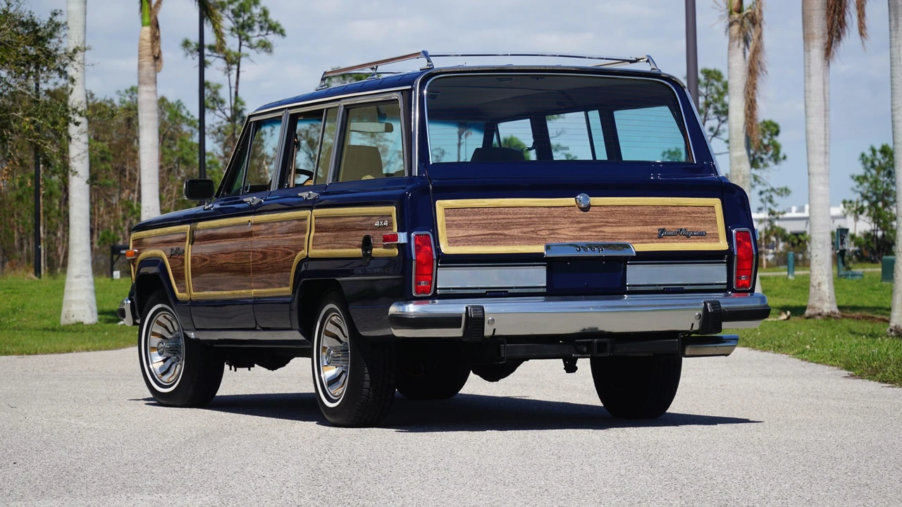 1987 Jeep SJ Grand Wagoneer - Image 26 of 31