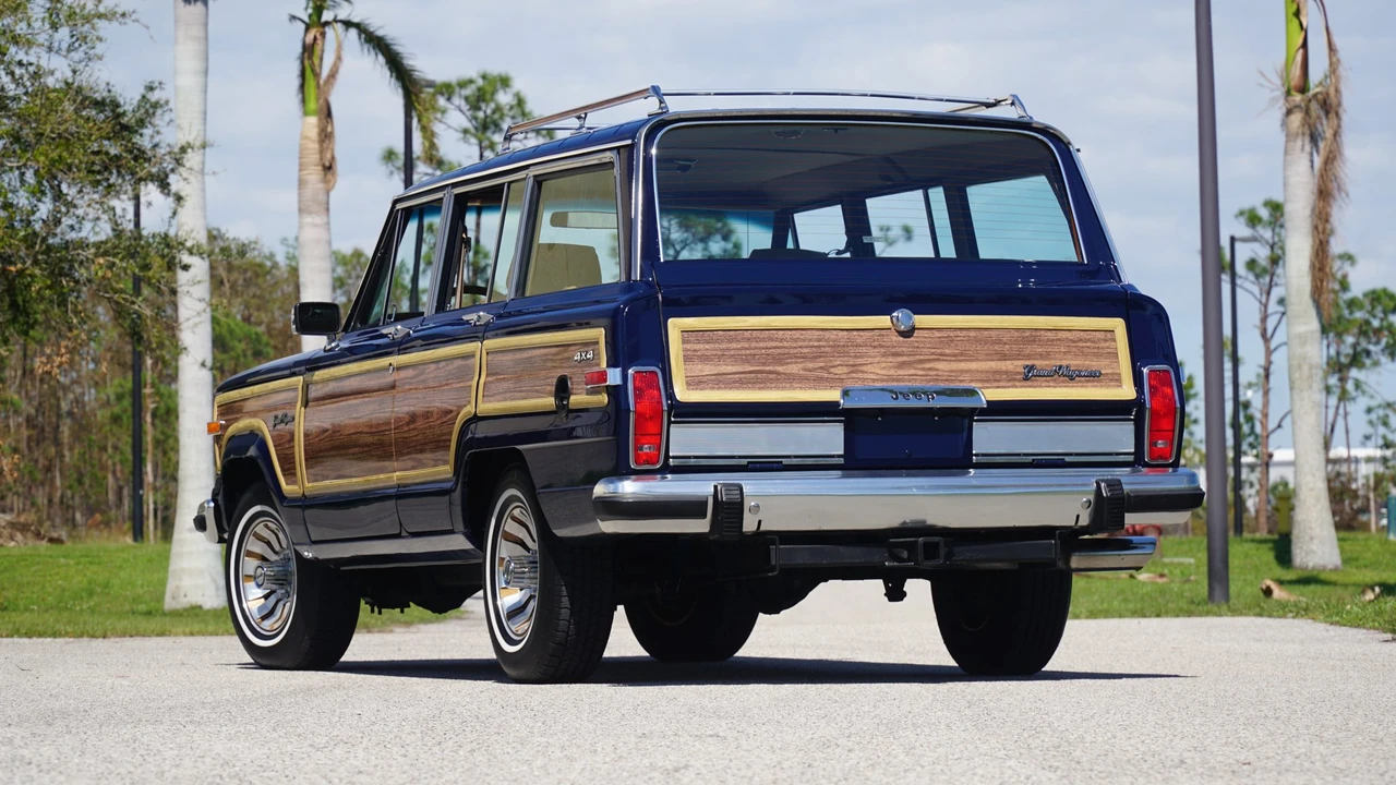 1987 Jeep SJ Grand Wagoneer - Image 25 of 31