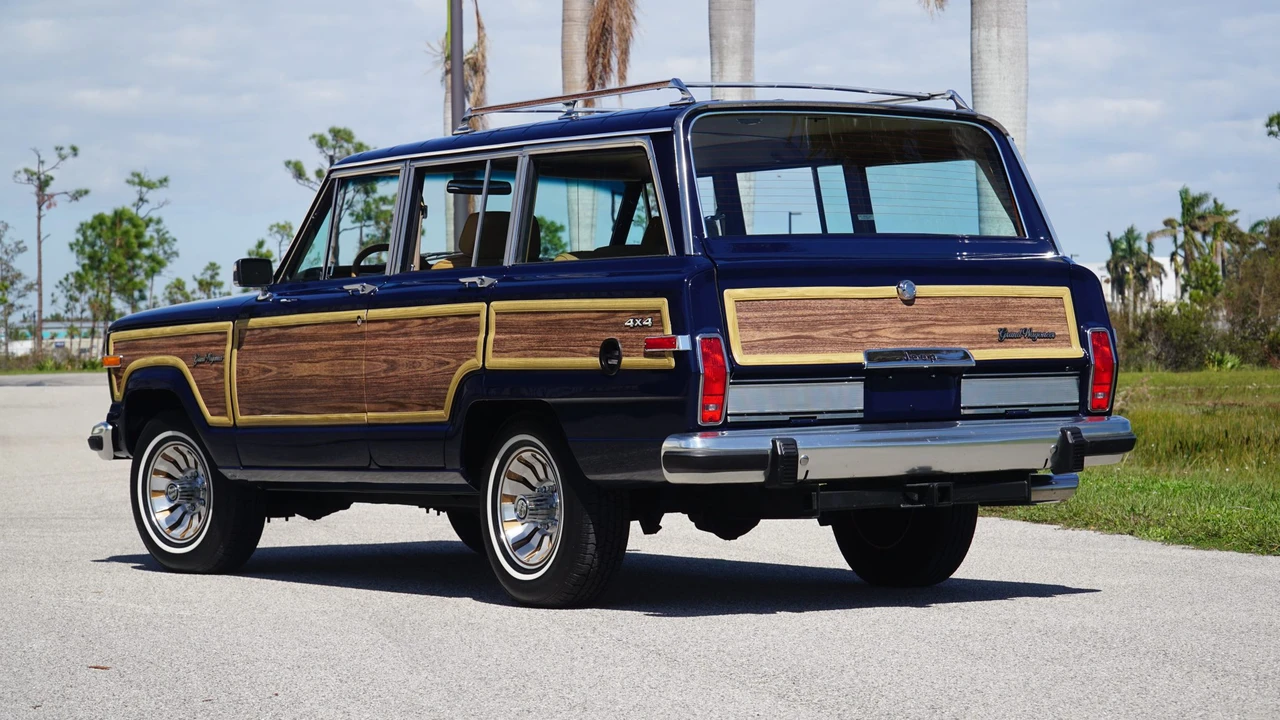 1987 Jeep SJ Grand Wagoneer - Image 24 of 31