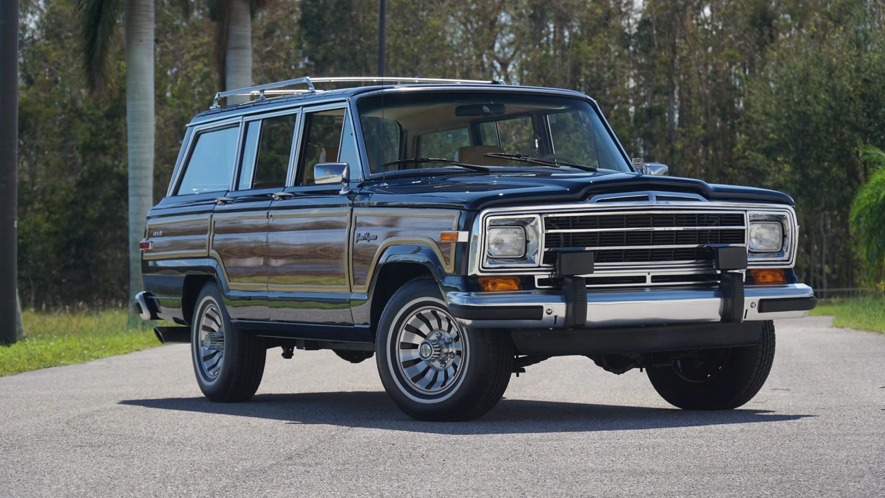 1987 Jeep SJ Grand Wagoneer - Image 11 of 31