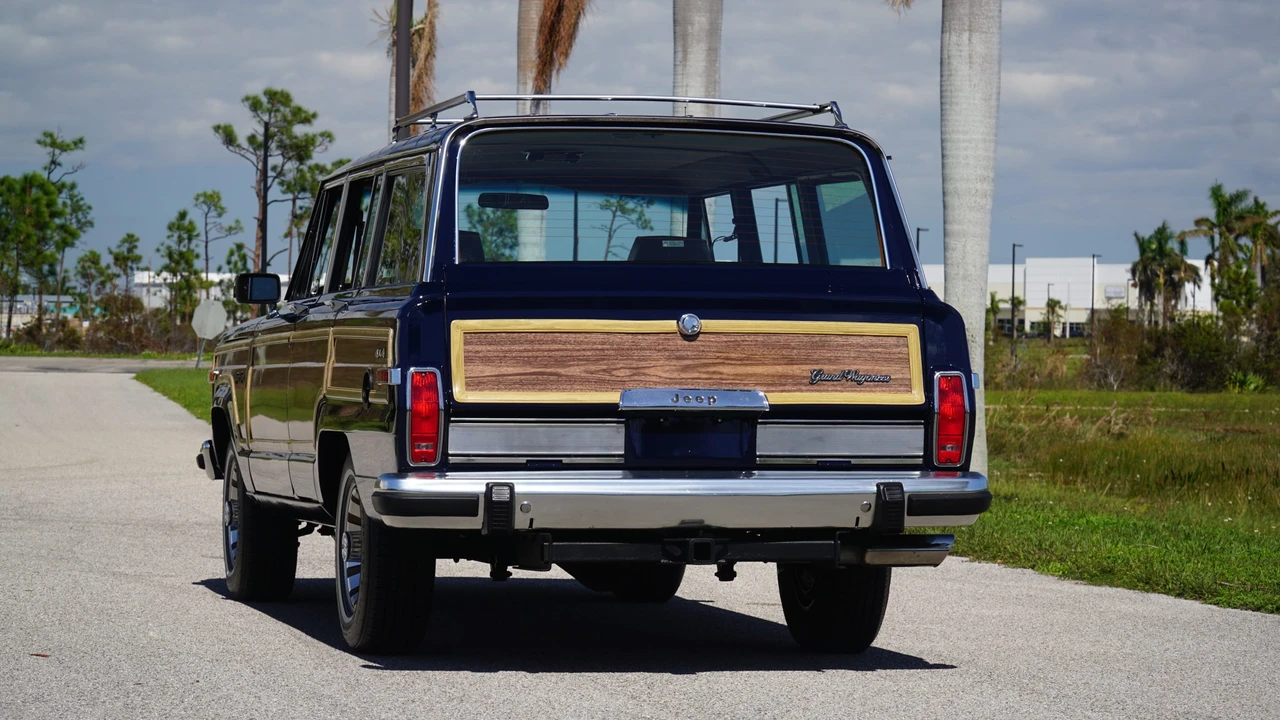 1987 Jeep SJ Grand Wagoneer - Image 22 of 31