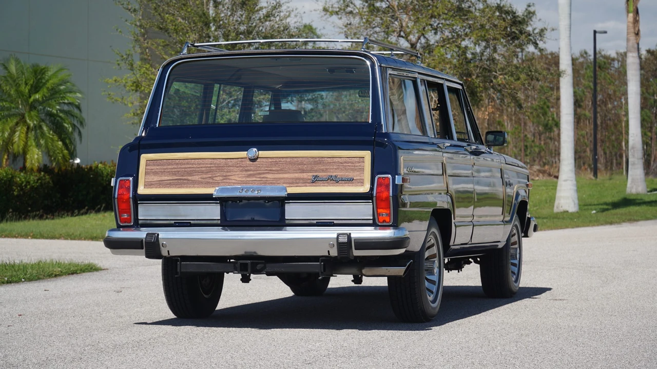 1987 Jeep SJ Grand Wagoneer - Image 17 of 31
