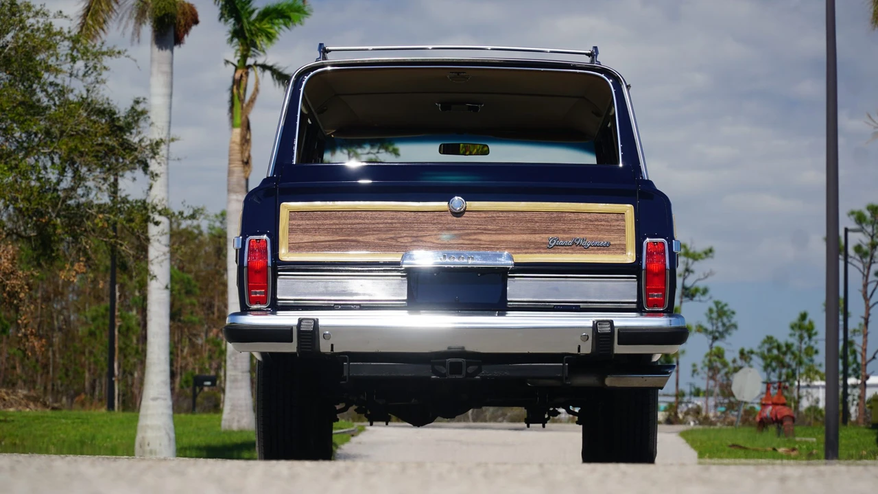 1987 Jeep SJ Grand Wagoneer - Image 21 of 31