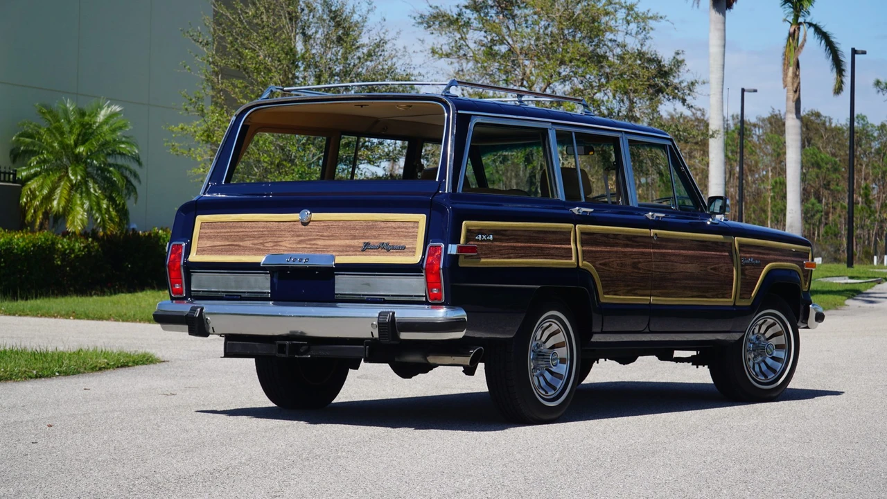 1987 Jeep SJ Grand Wagoneer - Image 18 of 31