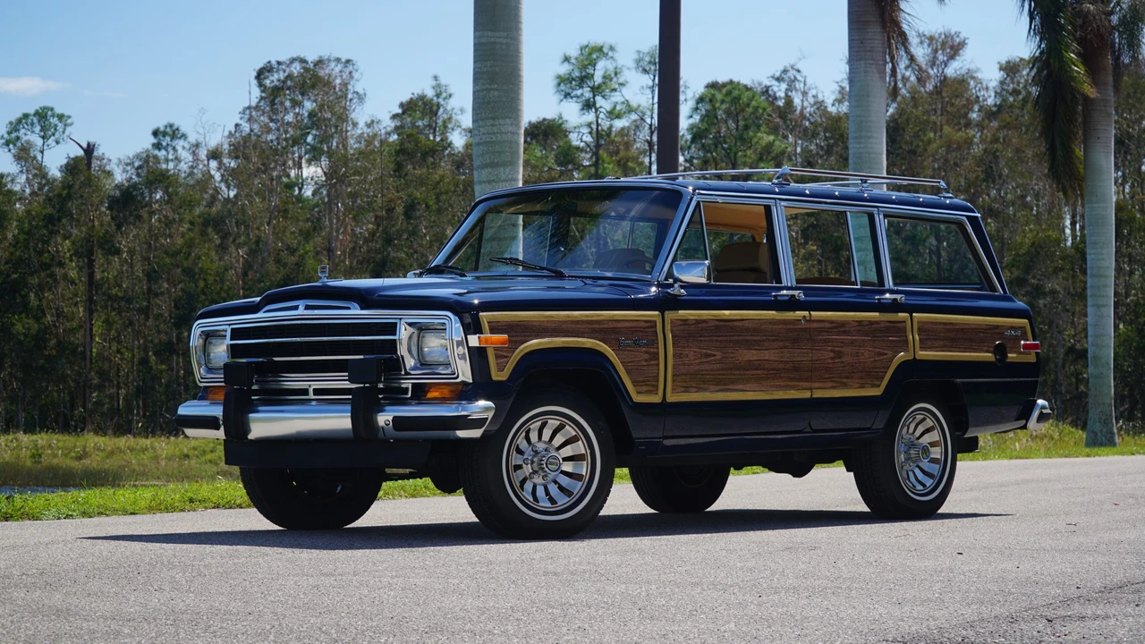 1987 Jeep SJ Grand Wagoneer - Image 3 of 31