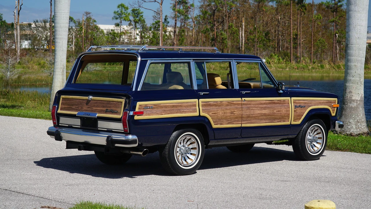 1987 Jeep SJ Grand Wagoneer - Image 16 of 31