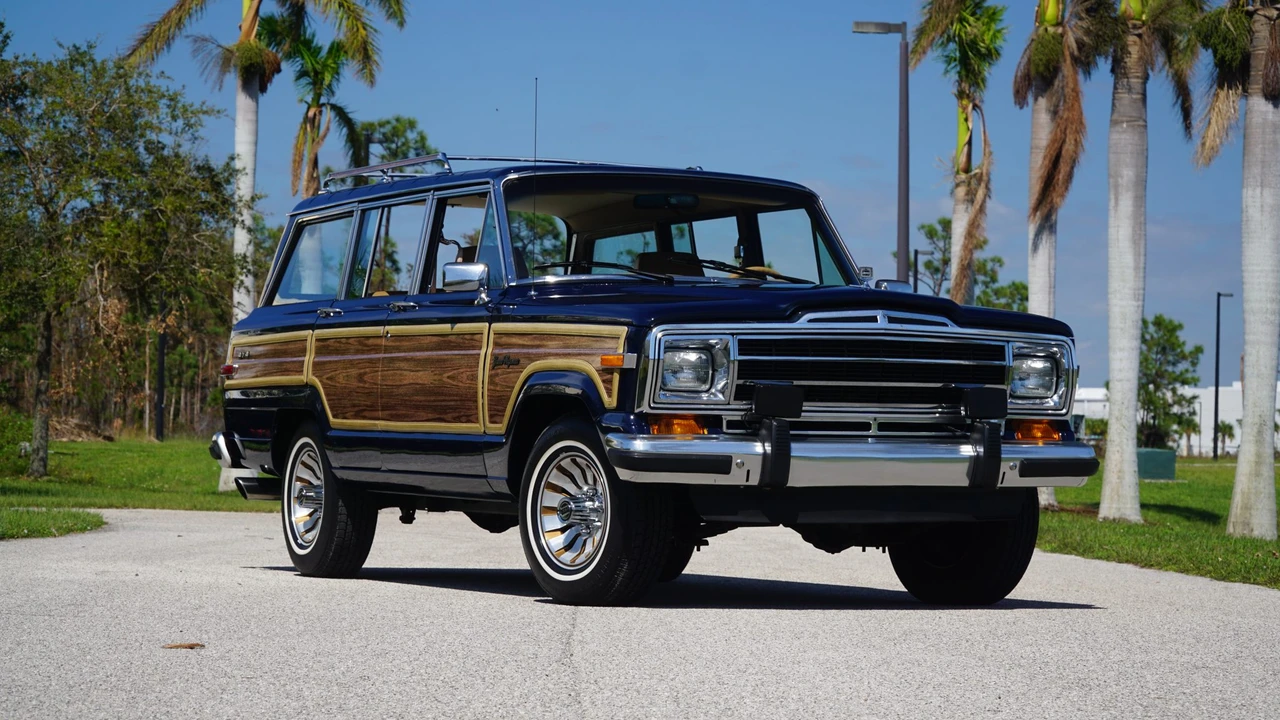 1987 Jeep SJ Grand Wagoneer - Image 12 of 31