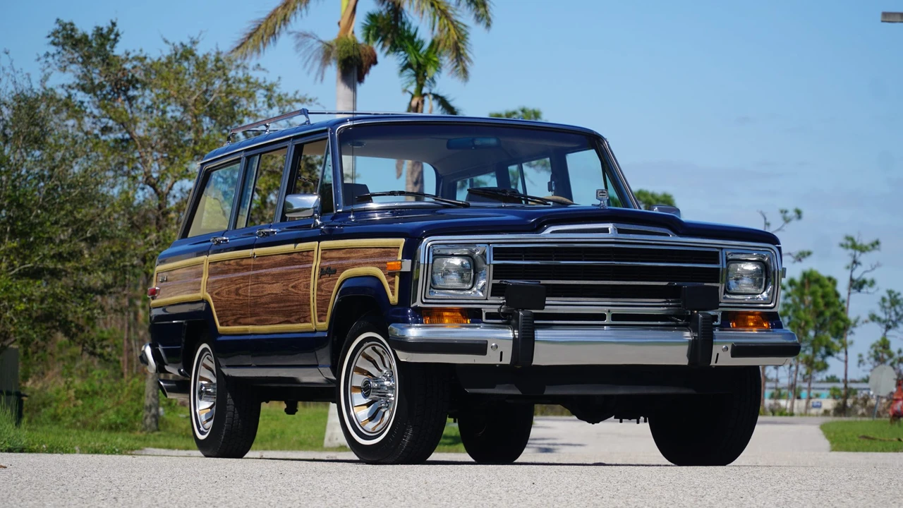 1987 Jeep SJ Grand Wagoneer - Image 10 of 31