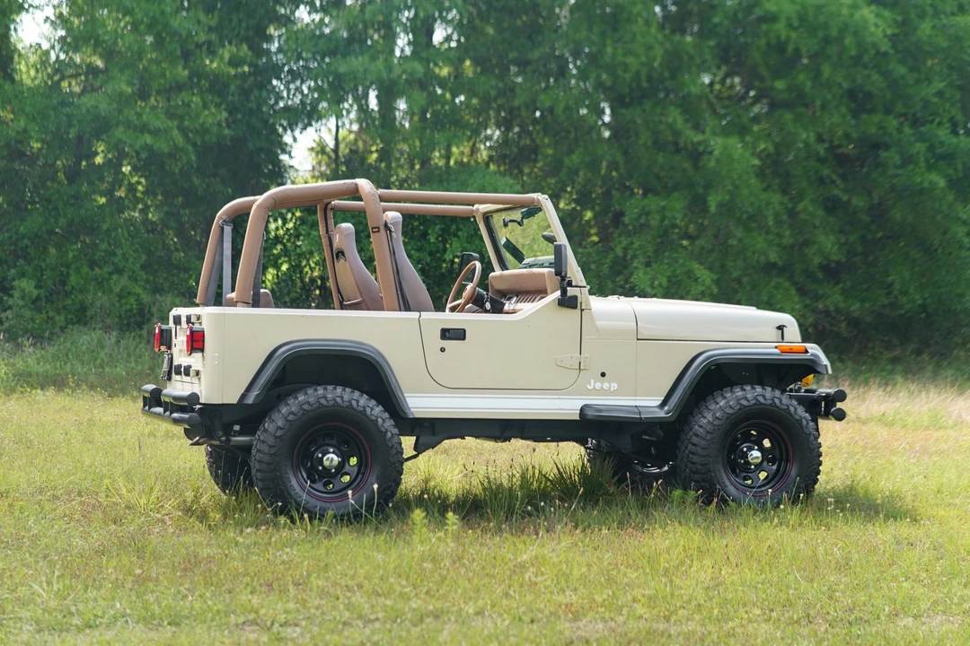 1992 Jeep YJ Wrangler - Image 8 of 31